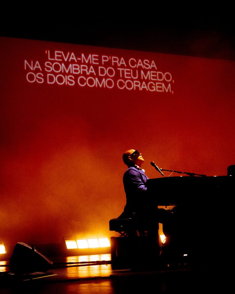 Espetáculo de Pedro Abrunhosa no Quartel das Artes, Oliveira do Bairro, Aveiro, em 2025. Fotografia de A Patricia das Fotos, XPECTRUM.
