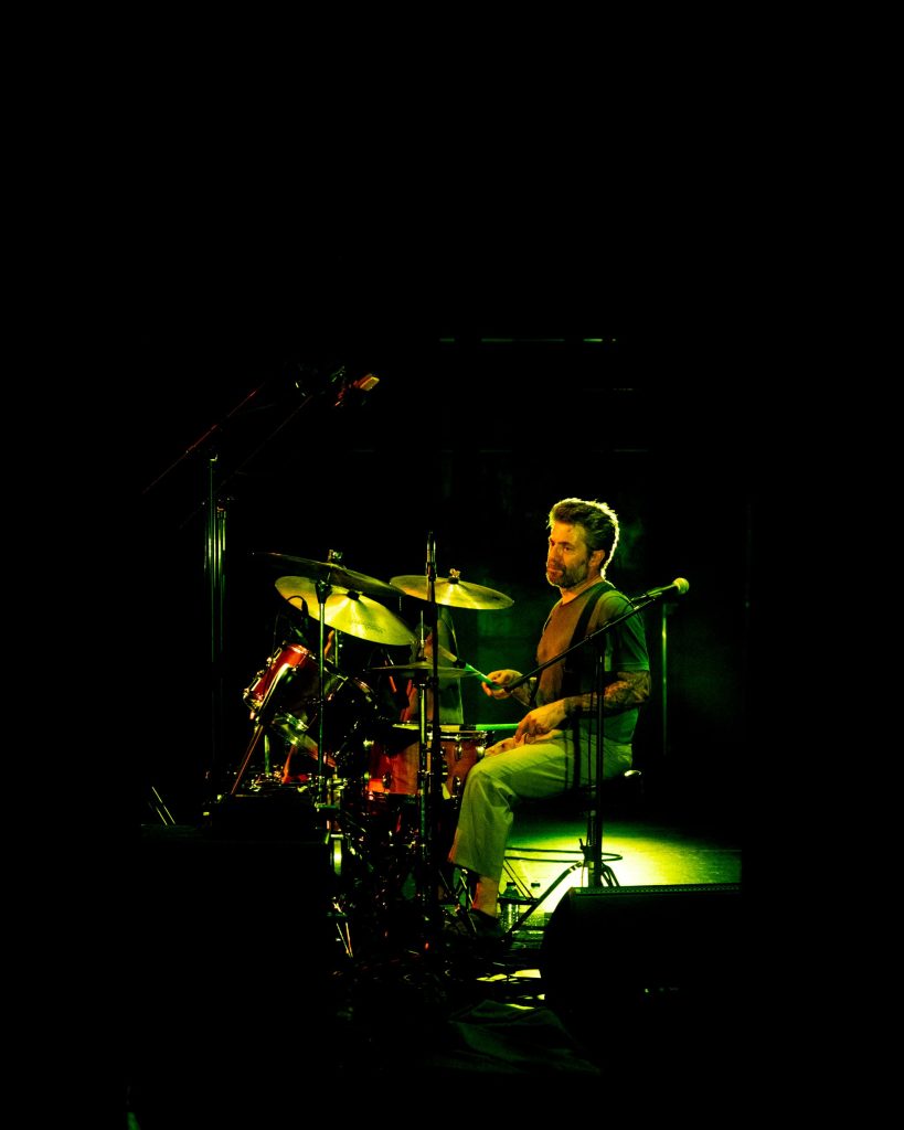 Atuação de Peter Storm & The Blues Society no Quartel das Artes, Oliveira do Bairro, Aveiro, em 2025. Fotografia de A Patricia das Fotos, XPECTRUM.