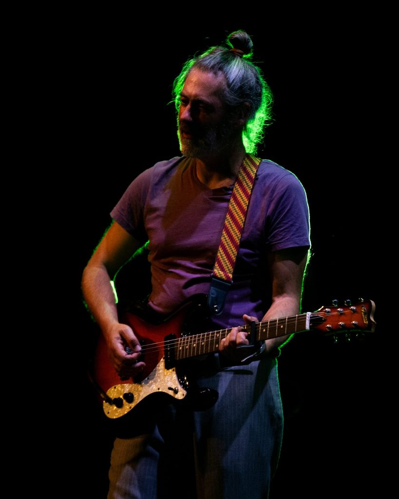 Imagem de Peter Storm & The Blues Society no Quartel das Artes, Oliveira do Bairro, Aveiro, em 2025. Fotografia de A Patricia das Fotos, XPECTRUM.